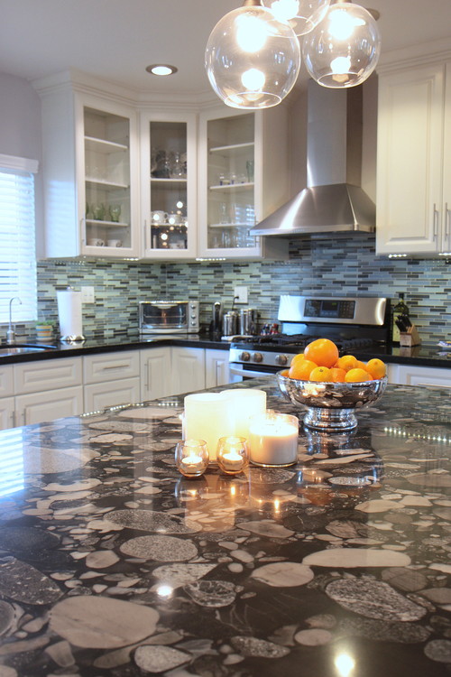 Black Marinace Granite Countertop on the Island and Black Pearl Granite Countertop on the Base Cabinets